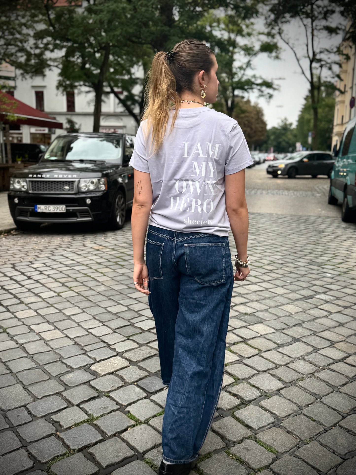 T-Shirts"I am my own hero"